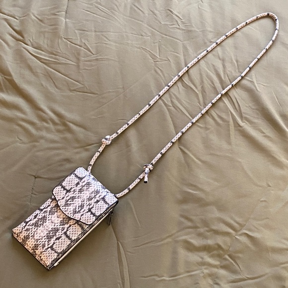 Snakeskin Pattern Crossbody Bag - Picture 3 of 3